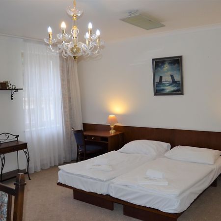 Hotel Petr Karlovy Vary Luaran gambar