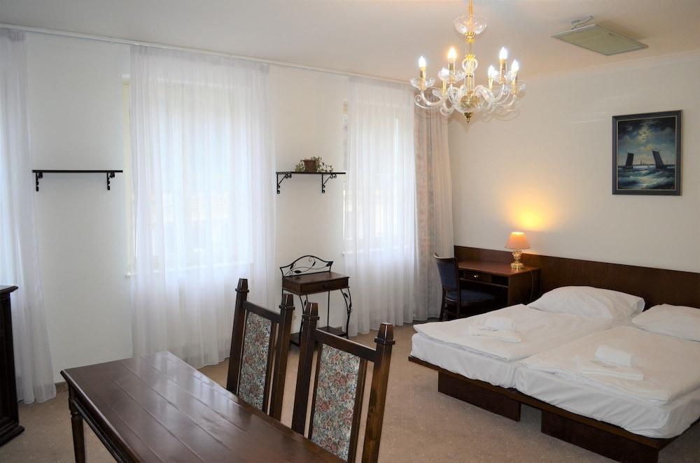 Hotel Petr Karlovy Vary Luaran gambar