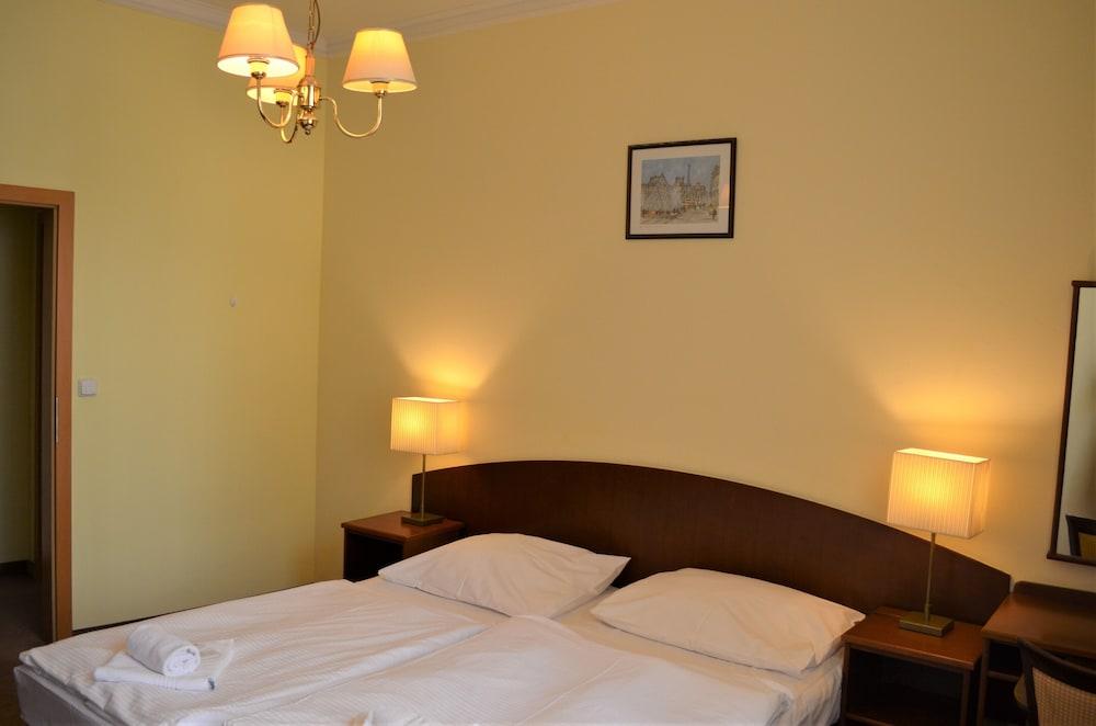 Hotel Petr Karlovy Vary Luaran gambar
