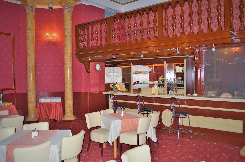 Hotel Petr Karlovy Vary Luaran gambar