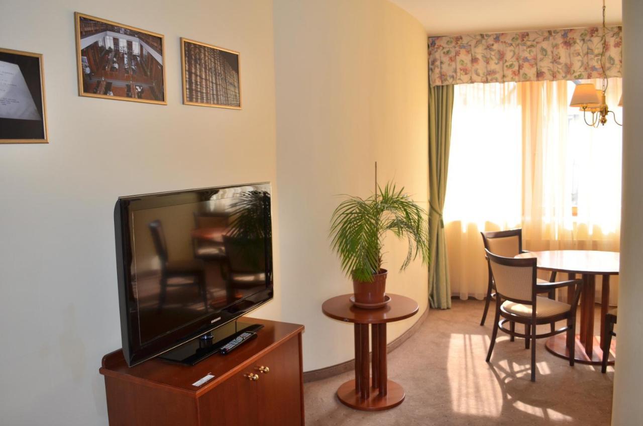Hotel Petr Karlovy Vary Luaran gambar