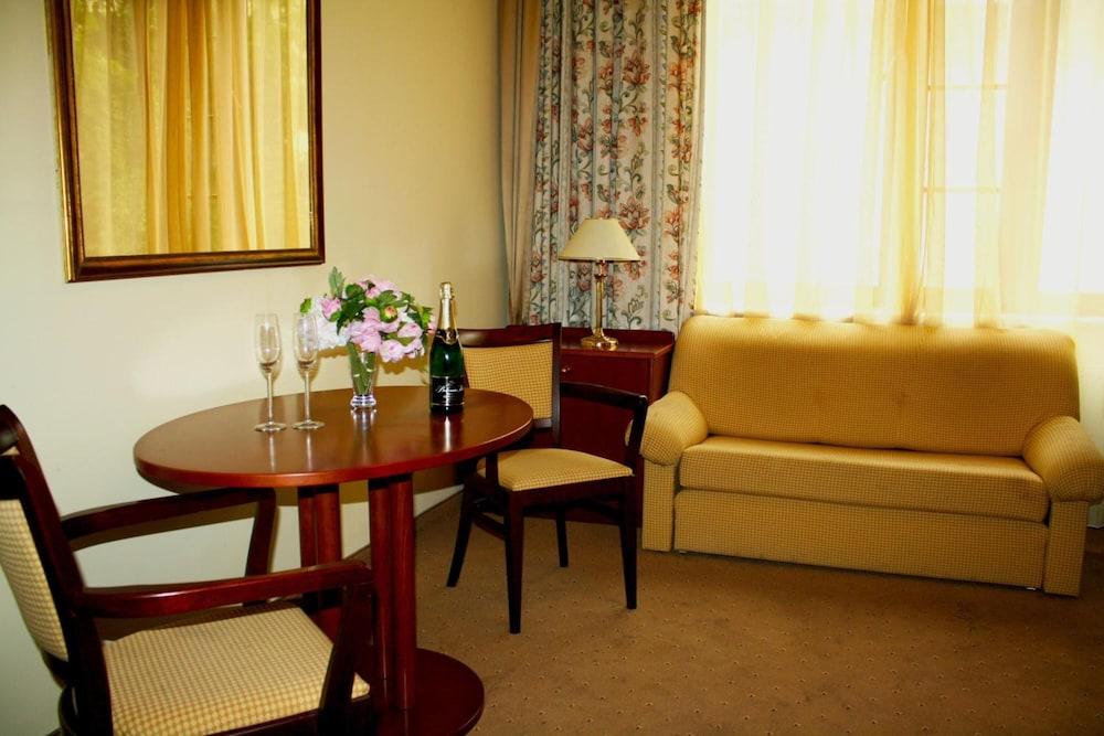 Hotel Petr Karlovy Vary Luaran gambar