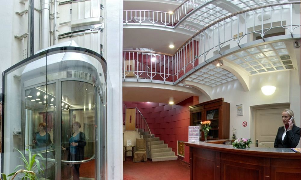 Hotel Petr Karlovy Vary Luaran gambar