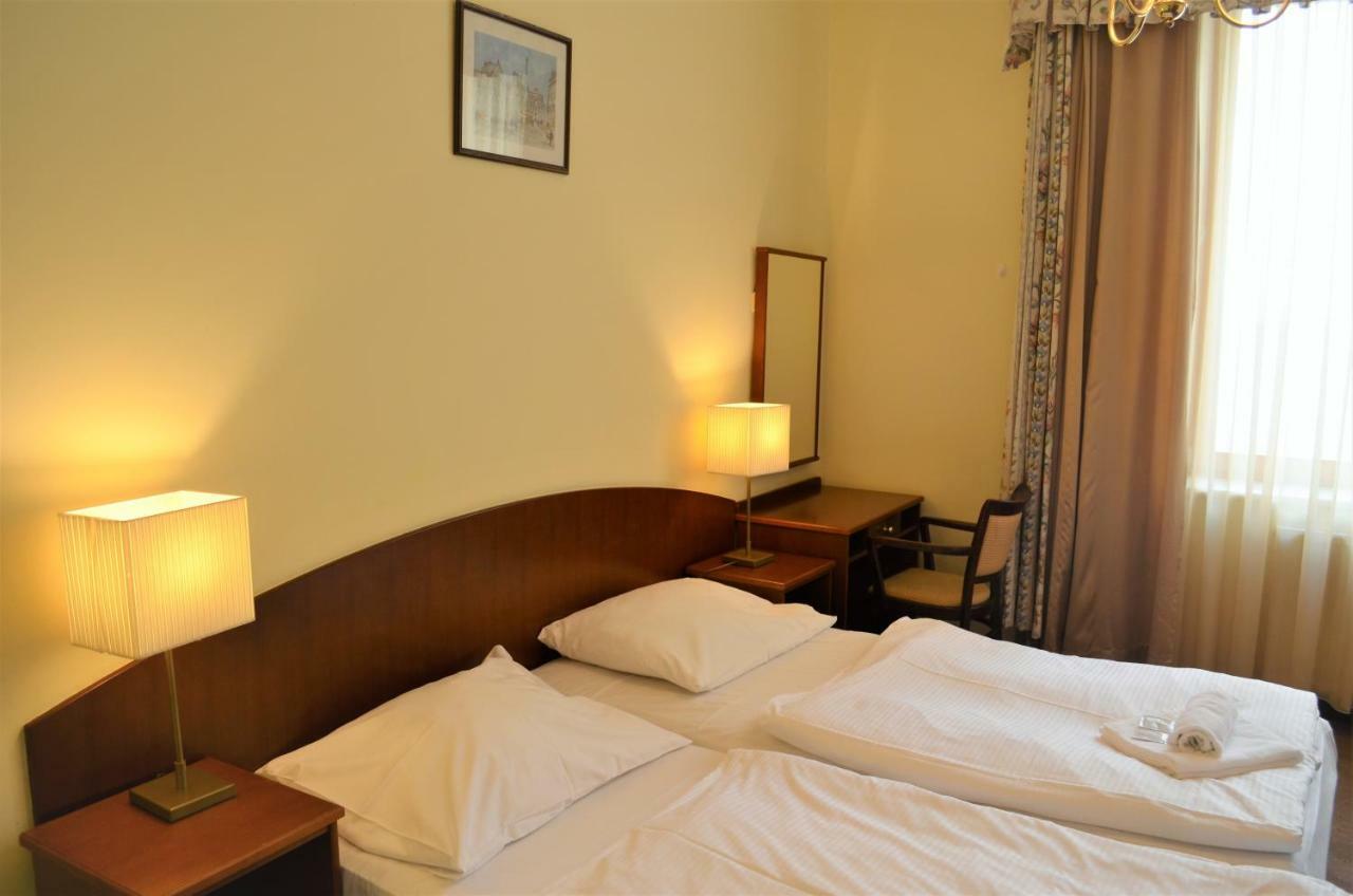 Hotel Petr Karlovy Vary Luaran gambar