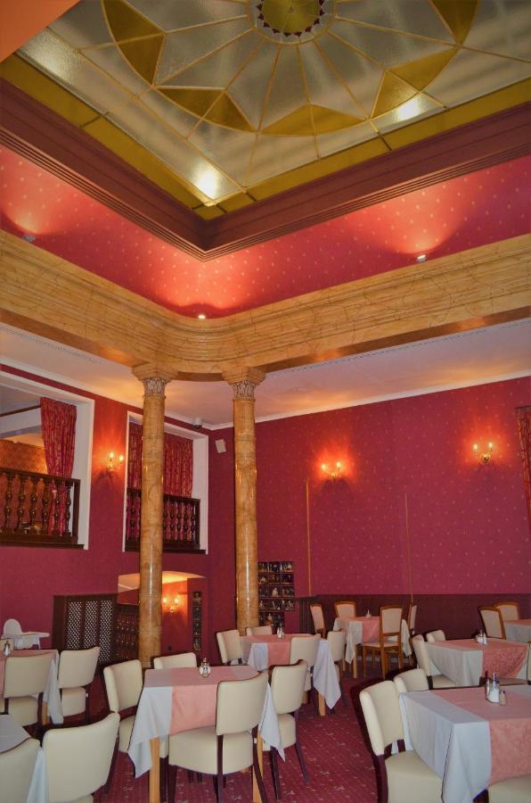 Hotel Petr Karlovy Vary Luaran gambar